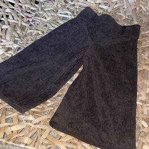 Girls Size 4 Byergirl light weight flowy suede-like material pants/ gauchos